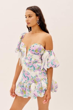 Kwiatowa, niebieska sukienka boho z odpinanymi kokardkami