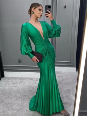 Zielona maxi sukienka z dekoltem. Green V neck gown