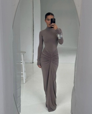 Szara, długa sukienka z lycry z marszczeniem. Grey maxi lycra dress